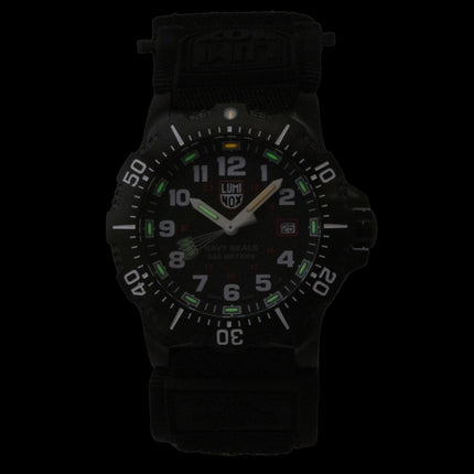 Luminox Navy Seal Rubber Strap Black Dial Quartz Diver's XS.4231.2 200M Men's Watch